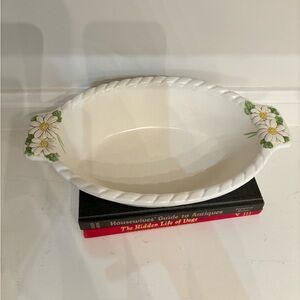 Metlox California Poppy Trail Sculptured Daisy Oval Vegetable Bowl